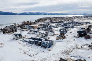 Snowy aerial view featuring a mountain view