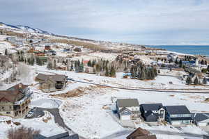 Snowy aerial view with a mountain view