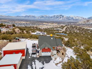 Snowy aerial view featuring a mountain view