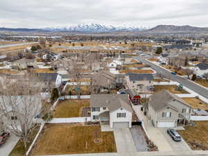 Bird's eye view featuring a mountain view