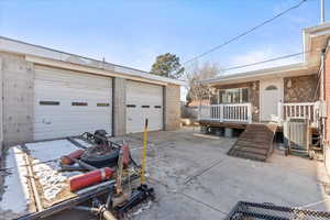 Garage featuring cooling unit