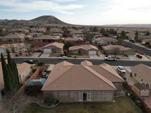 Bird's eye view with a mountain view