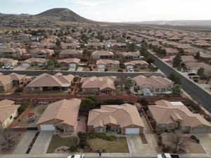 Birds eye view of property featuring a mountain view