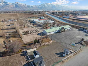 Aerial view with a mountain view