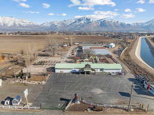 Aerial view with a mountain view