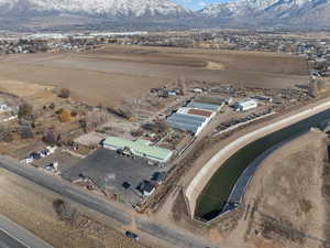 Aerial view with a mountain view