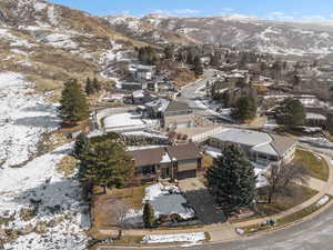 Snowy aerial view with a mountain view