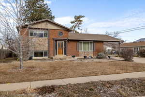 View of front of house featuring a front lawn