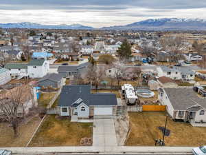 Birds eye view of property featuring a mountain view