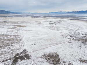 Snowy aerial view featuring a mountain view