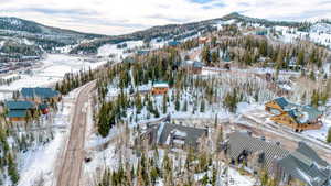 Snowy aerial view with a mountain view