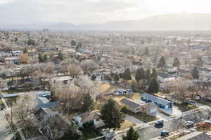 Bird's eye view with a mountain view