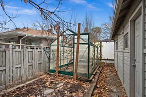 View of yard featuring an outdoor structure