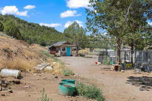 View of yard featuring an outdoor structure