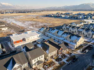 Bird's eye view with a mountain view