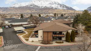 Birds eye view of property featuring a mountain view