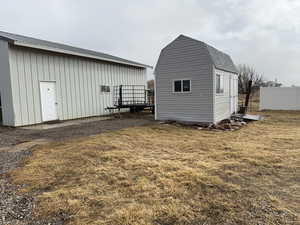 View of outbuilding featuring a yard