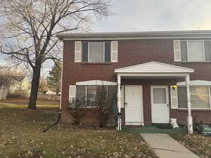 View of front of property featuring a front yard