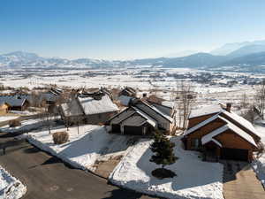 Snowy aerial view with a mountain view