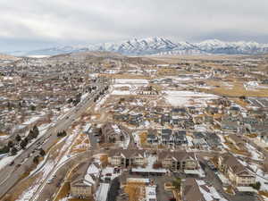 Snowy aerial view featuring a mountain view