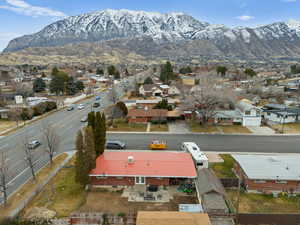 Aerial view with a mountain view