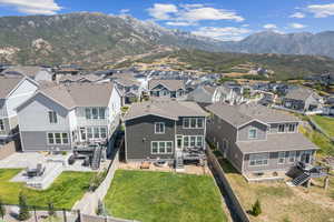 Aerial view with a mountain view