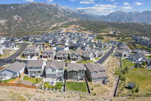 Aerial view with a mountain view