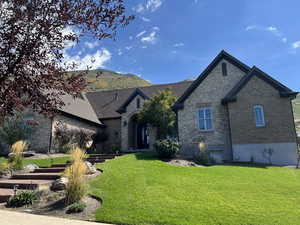 View of front of home featuring a front yard