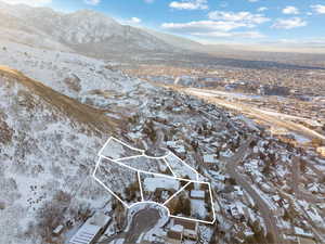 Snowy aerial view featuring a mountain view