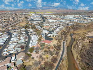 Aerial view with a mountain view