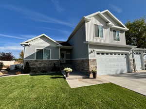 Craftsmans Style Home Summer View with 3 car garage