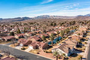 Aerial view with a mountain view