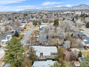 Drone / aerial view featuring a mountain view