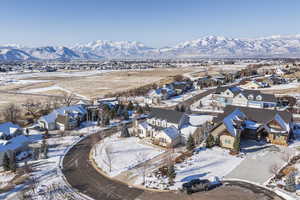 Snowy aerial view with a mountain view