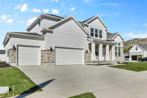 Craftsman inspired home featuring a front lawn and a porch