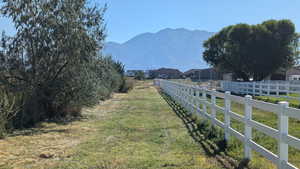 View of yard featuring a mountain view