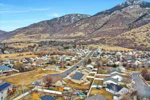 Aerial view with a mountain view