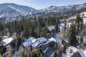 Snowy aerial view with a mountain view