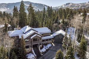 Snowy aerial view featuring a mountain view