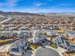 Drone / aerial view featuring a mountain view