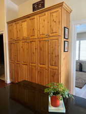 Interior details with wood-type flooring