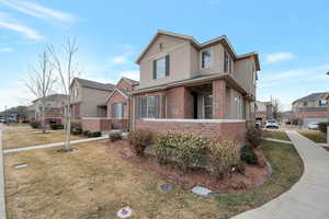 View of front of home featuring a front yard