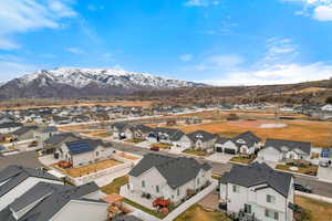 Aerial view with a mountain view