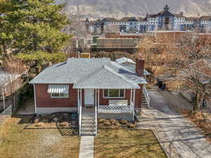 View of front of home featuring a front yard