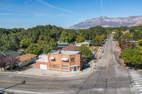 Aerial view with a mountain view