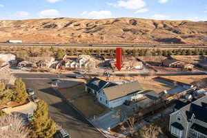 Bird's eye view with a mountain view