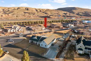 Drone / aerial view featuring a mountain view