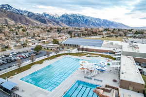 Birds eye view of property featuring a mountain view