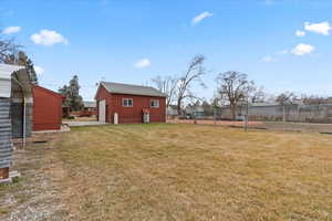 View of yard featuring an outdoor structure