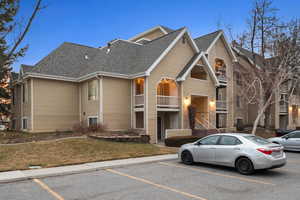 View of front of home featuring a front yard